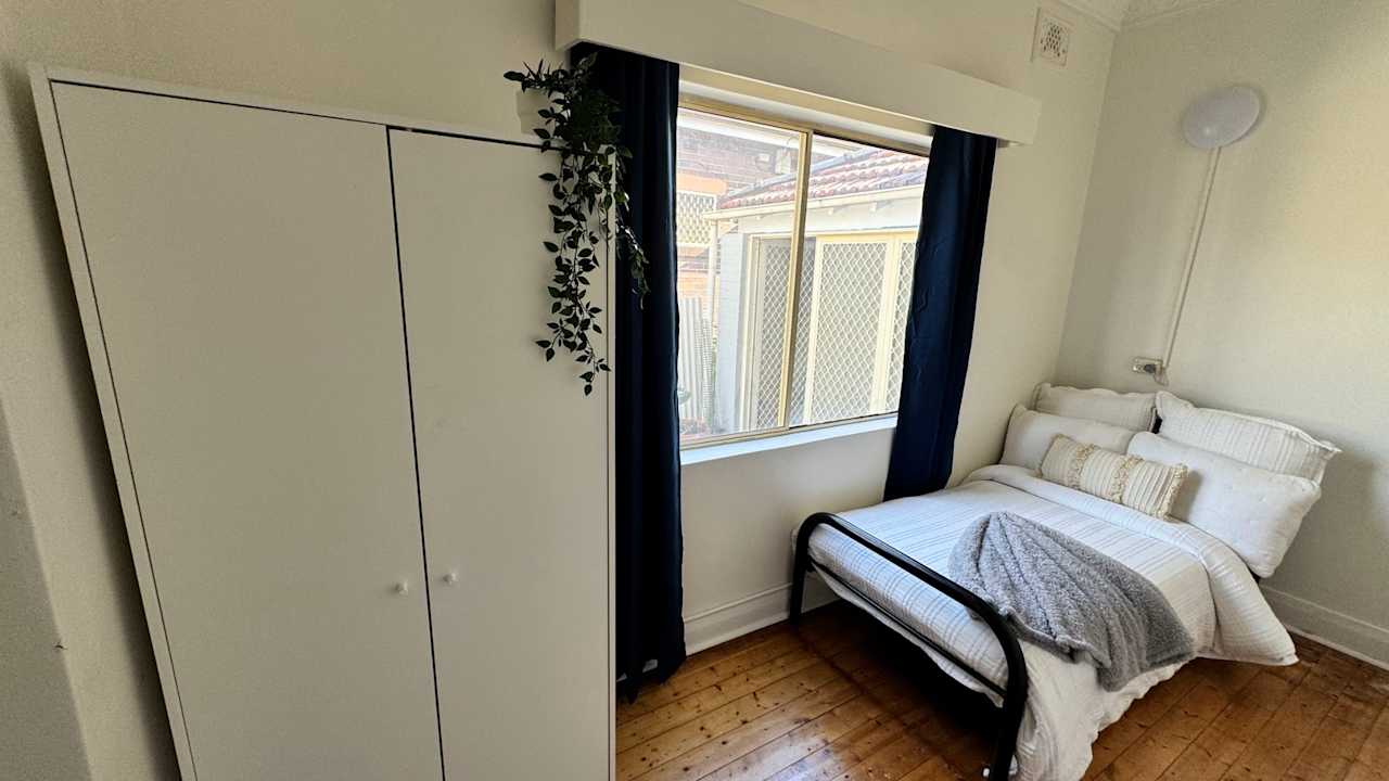 Furnished room in a flatshare