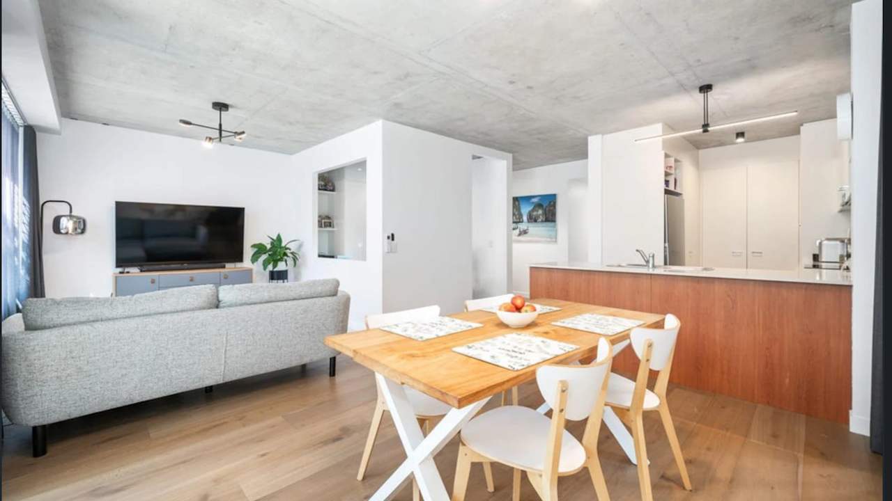 Unfurnished room with own bathroom