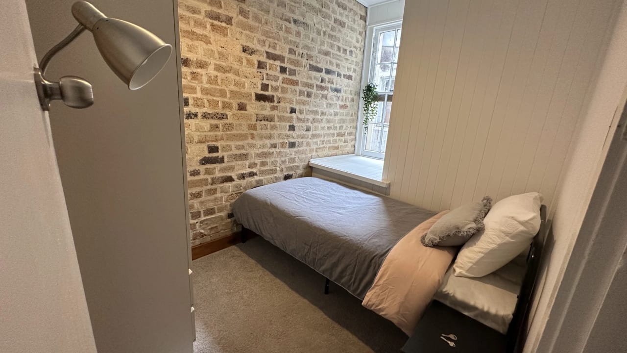 Furnished room in a flatshare