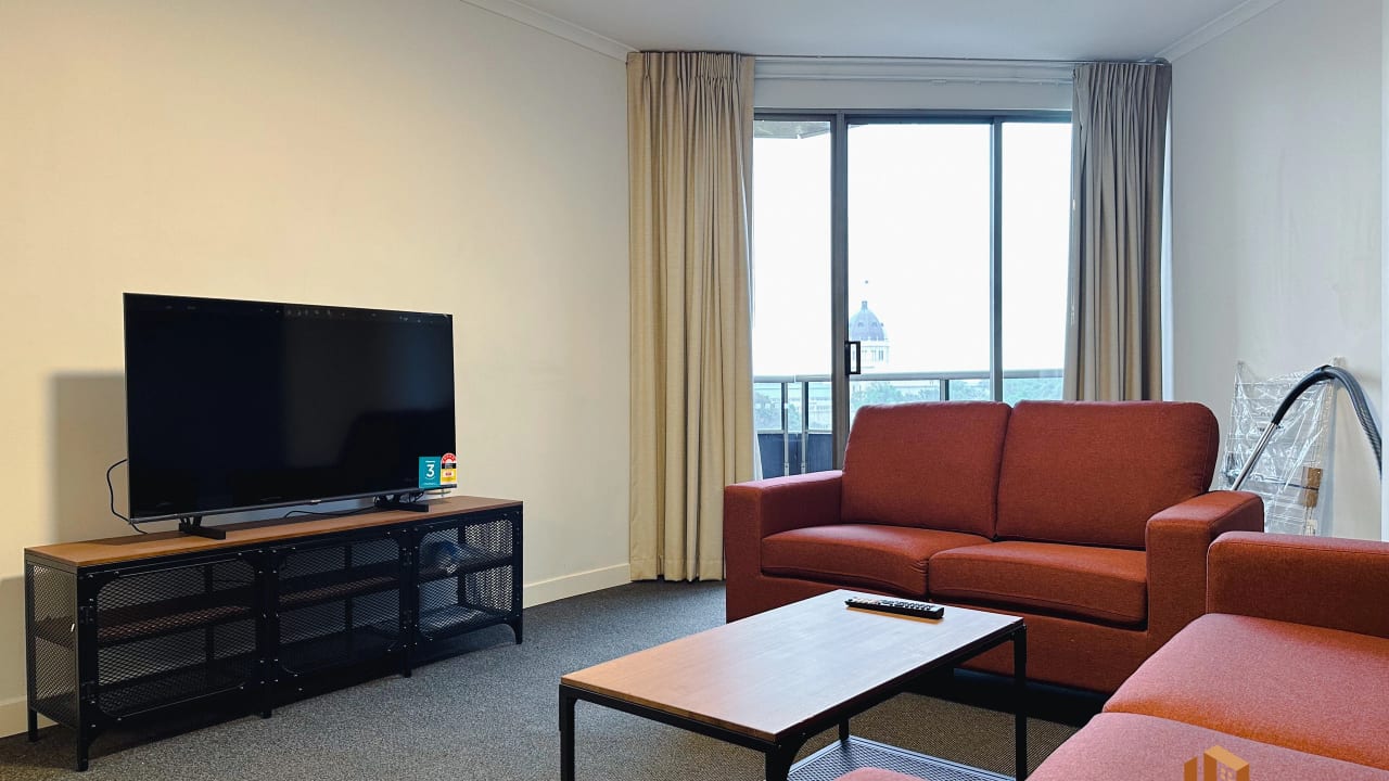 Furnished room with ensuite in a flatshare