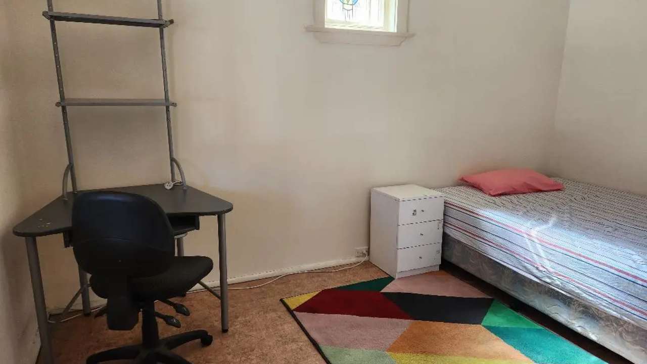 Room in a share house