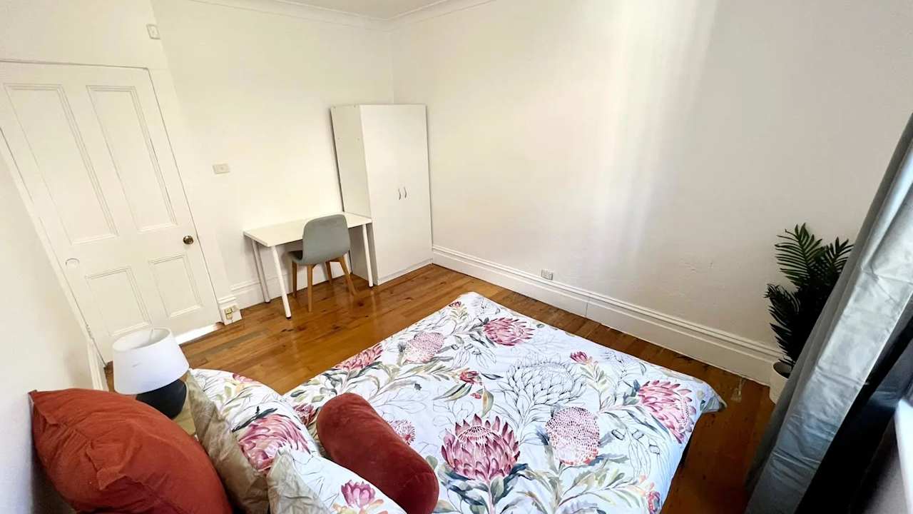 Room in a share house