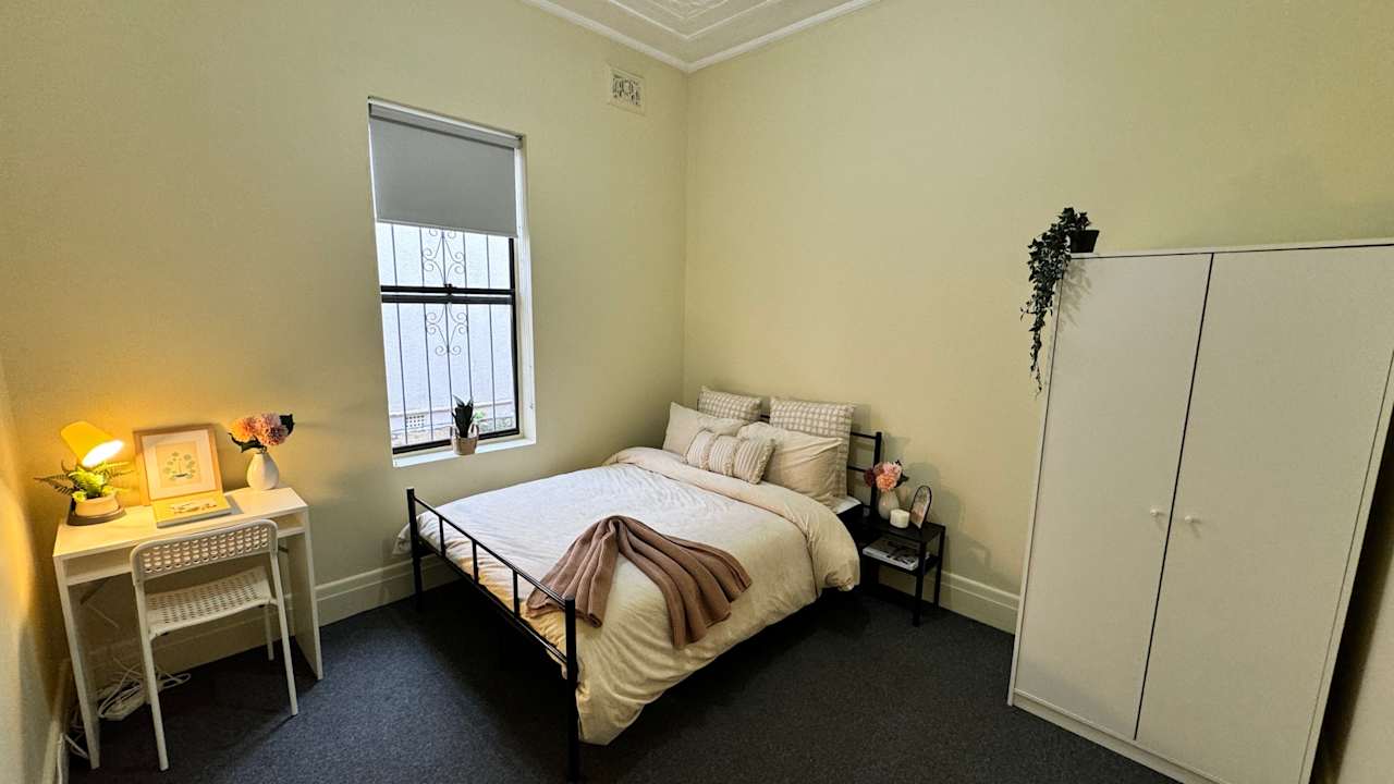 Furnished room in a flatshare
