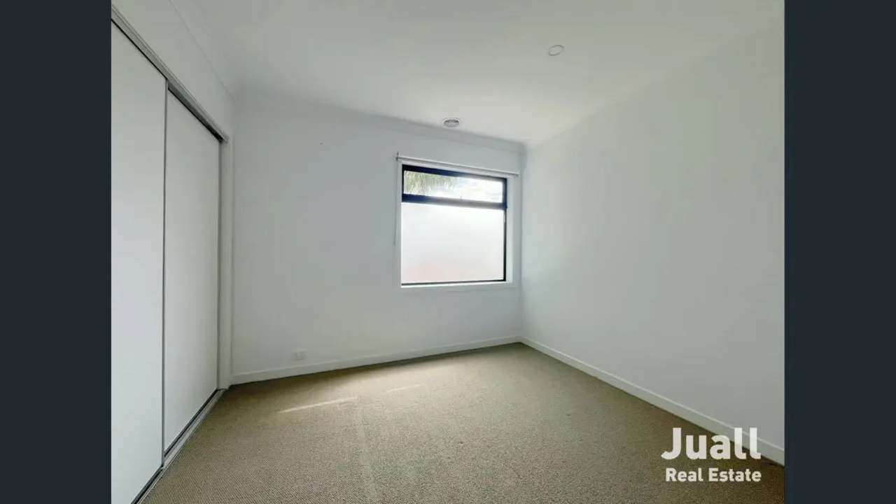 Unfurnished room with own bathroom