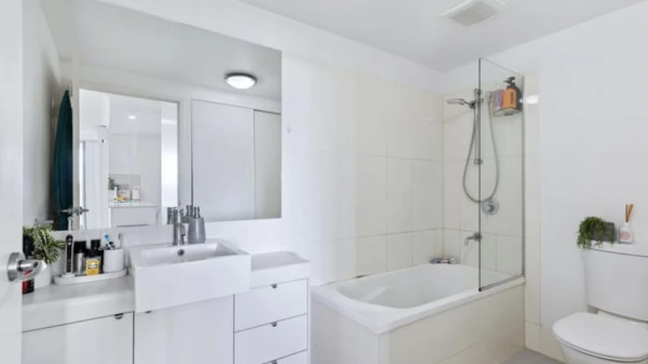 Unfurnished room with own bathroom