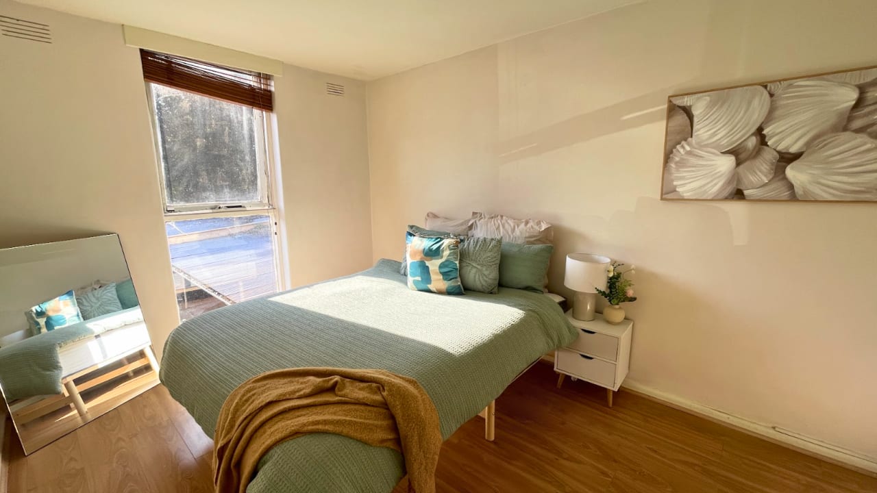 Furnished room in a flatshare