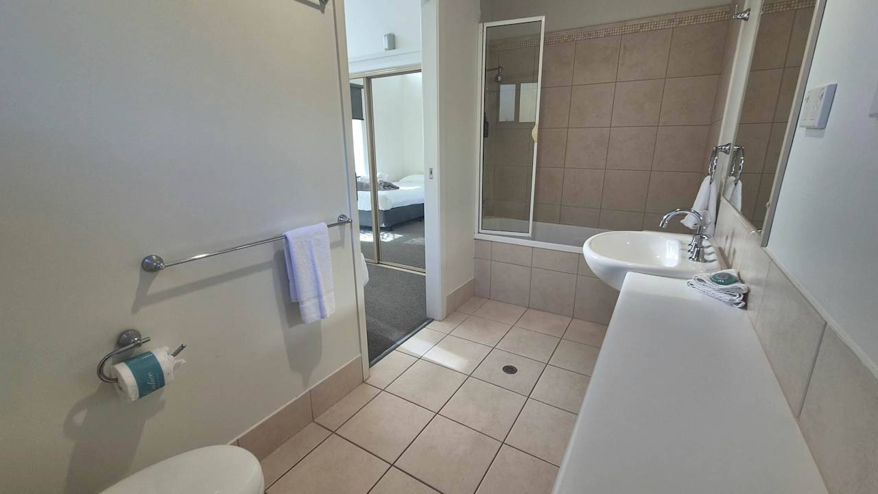 Whole property with 2 rooms for rent