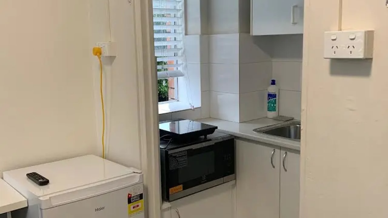 Furnished room in a flatshare