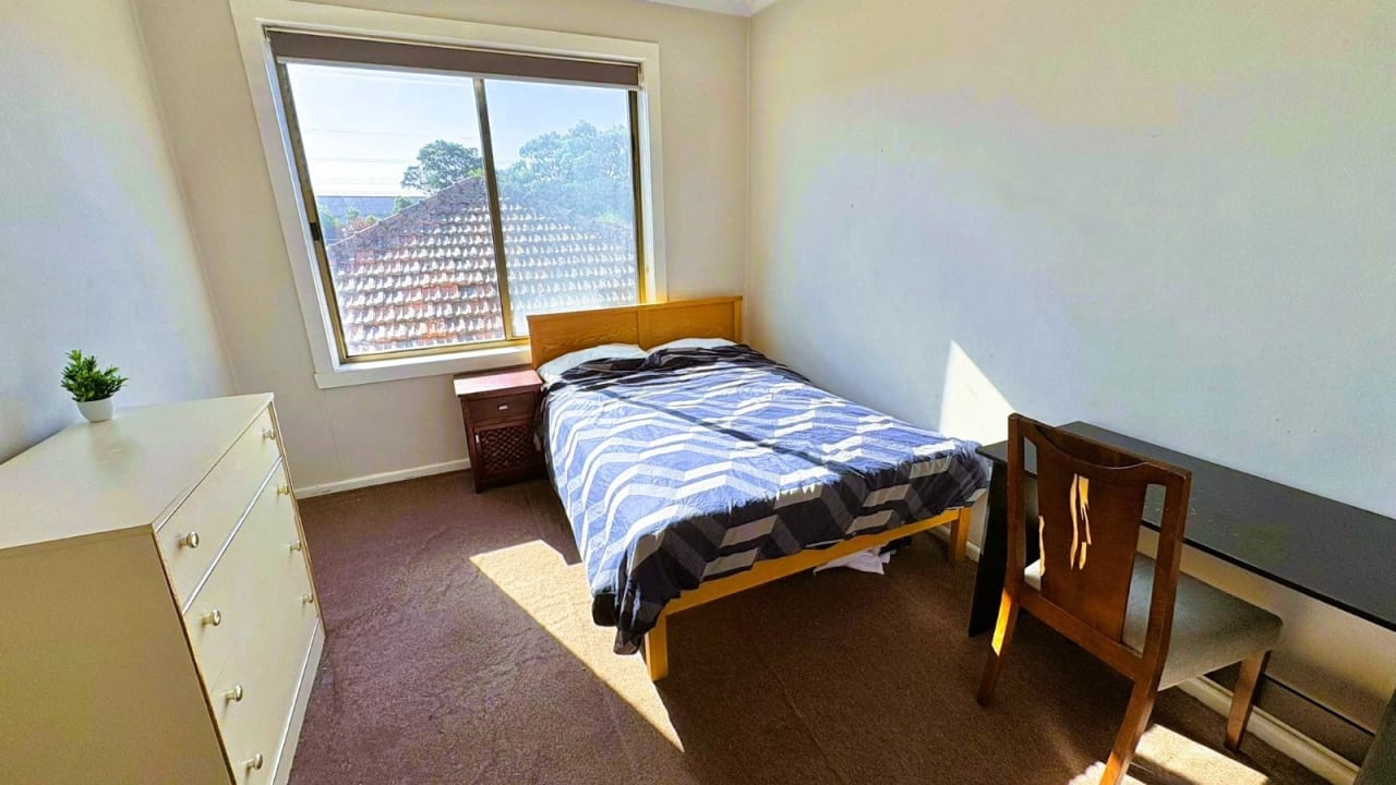 Furnished room in a flatshare