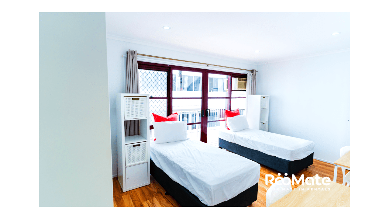 Furnished room in a flatshare