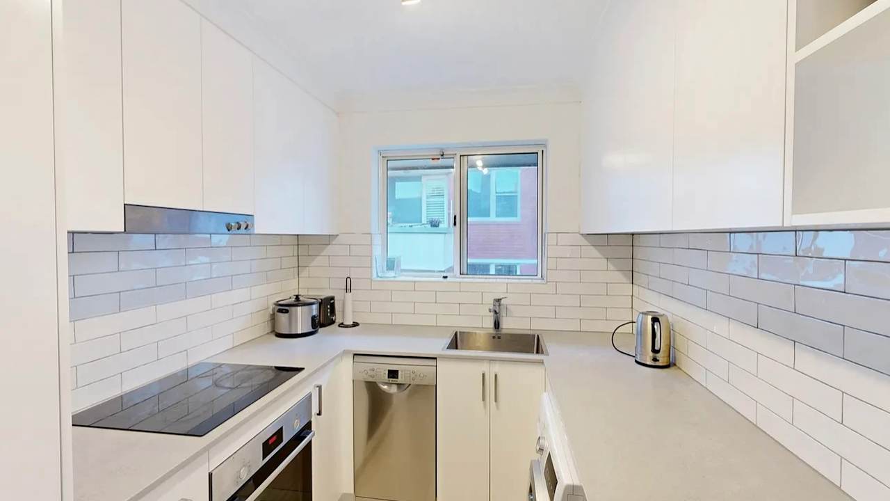 Furnished room in a flatshare