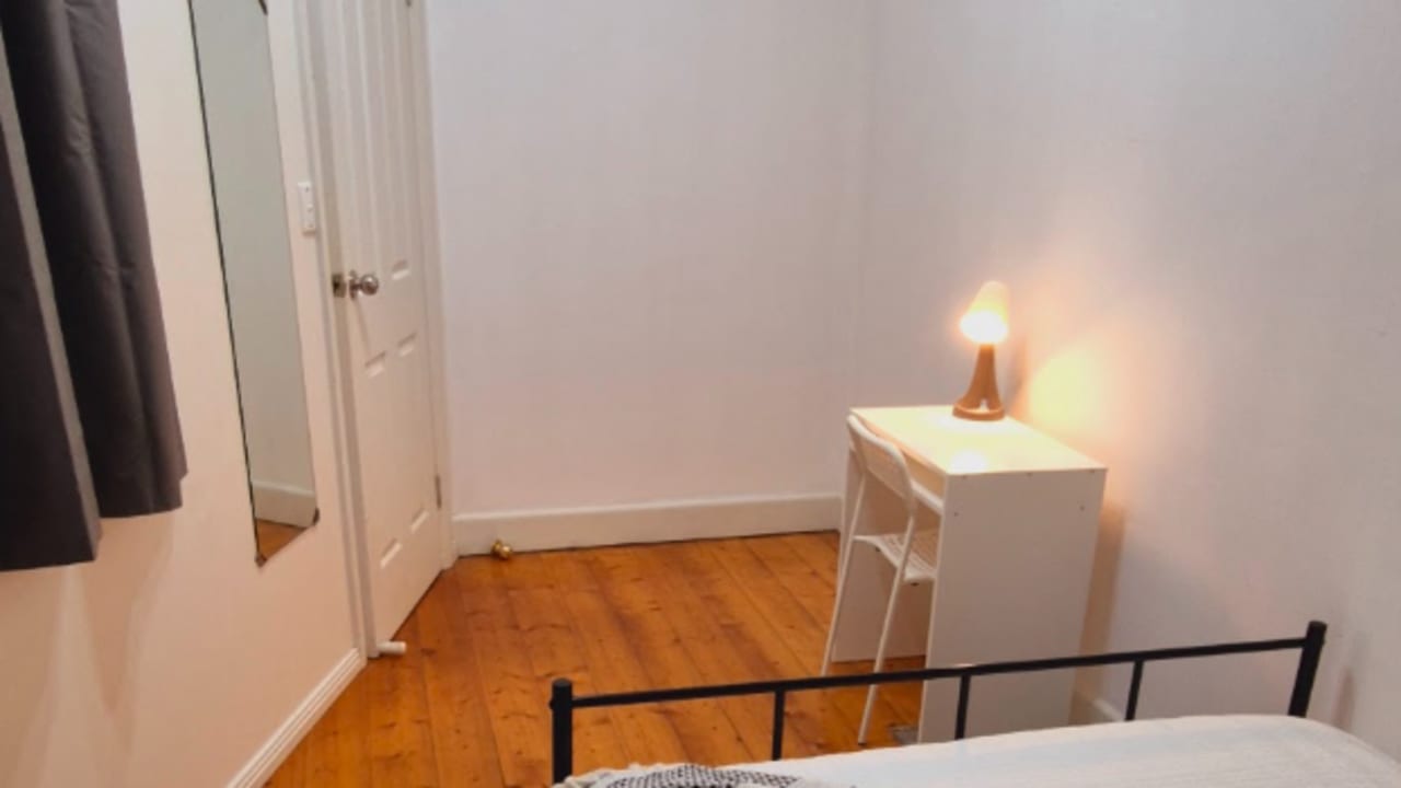 Furnished room in a flatshare