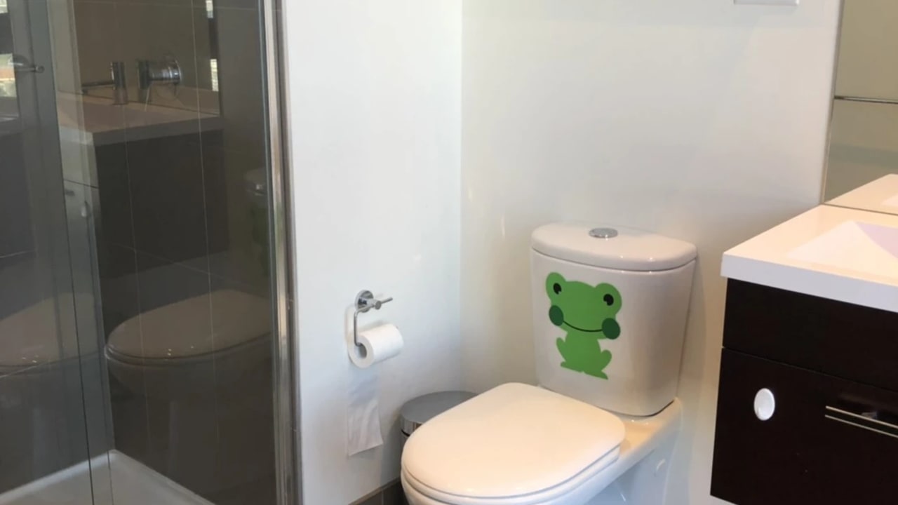 Furnished room with ensuite in a flatshare