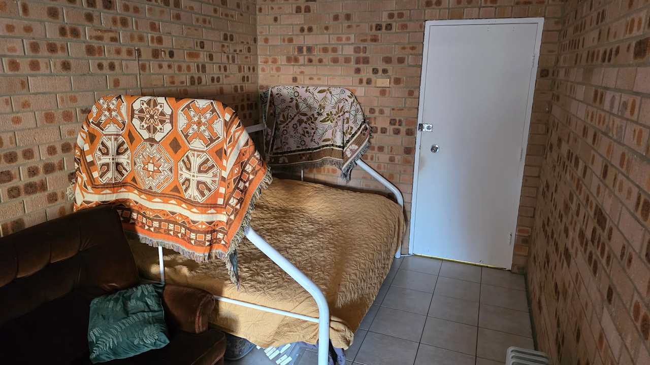 Whole property with 1 room for rent