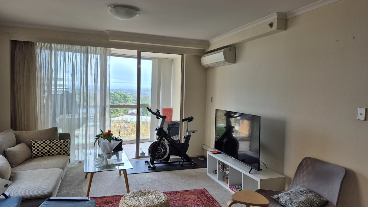 Unfurnished room with ensuite in a flatshare