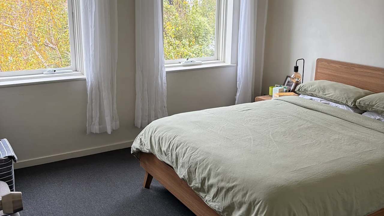 Unfurnished room in a flatshare