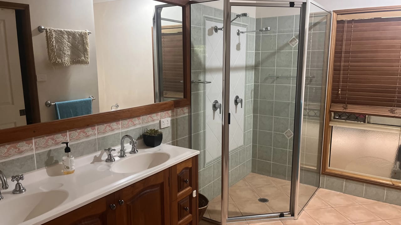 Room in a share house