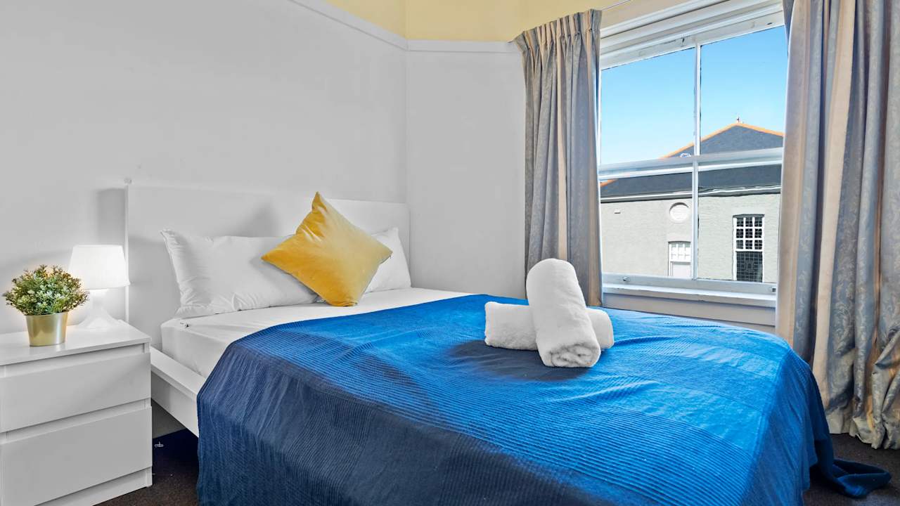 Furnished room with ensuite in a flatshare