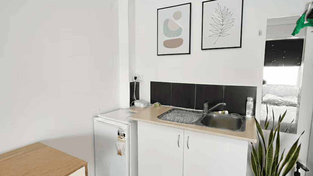 Furnished room in a share house