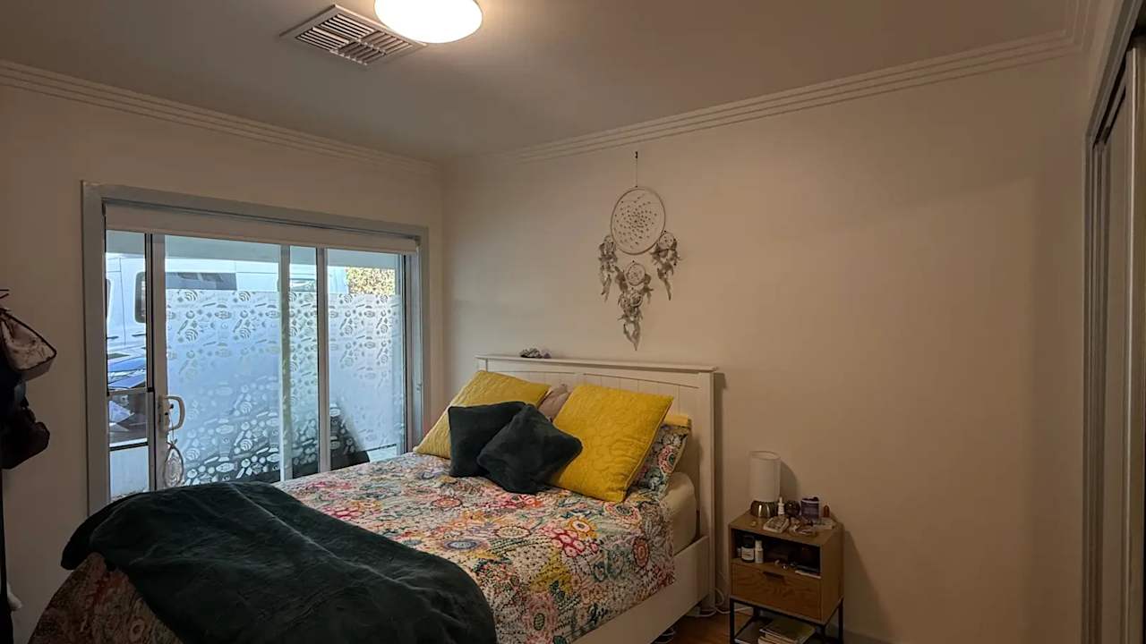 Unfurnished room in a flatshare