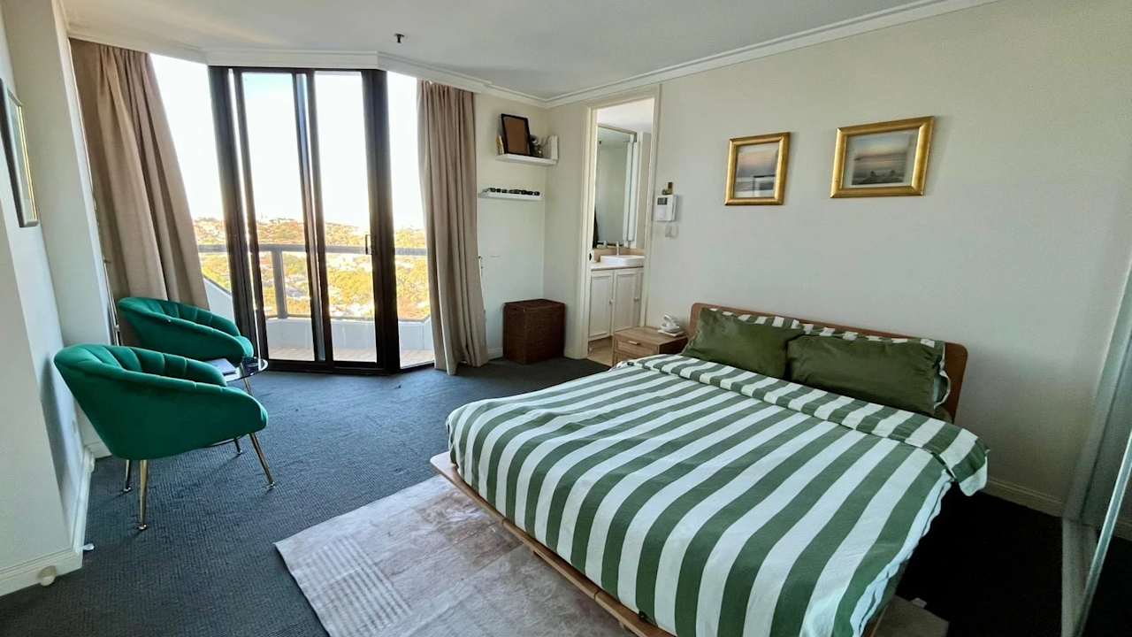 Furnished room with ensuite in a flatshare