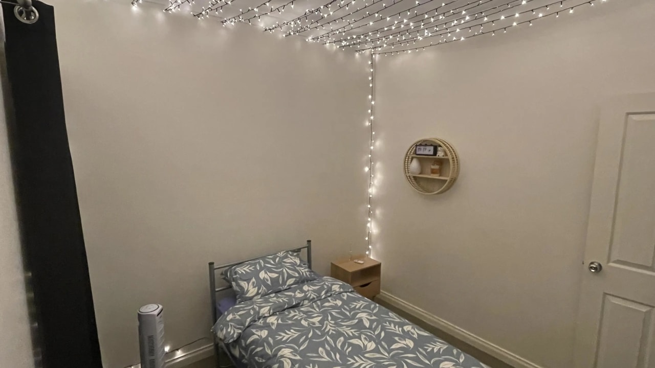 Furnished room in a share house