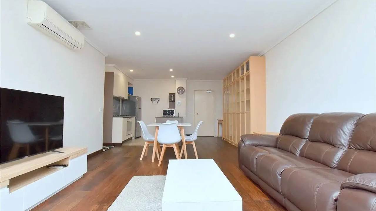 Furnished room with ensuite in a flatshare