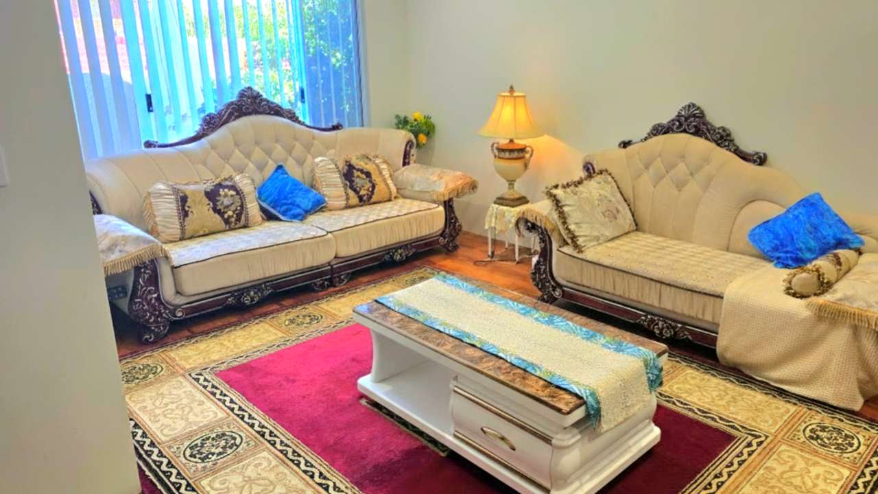 Furnished room in a share house