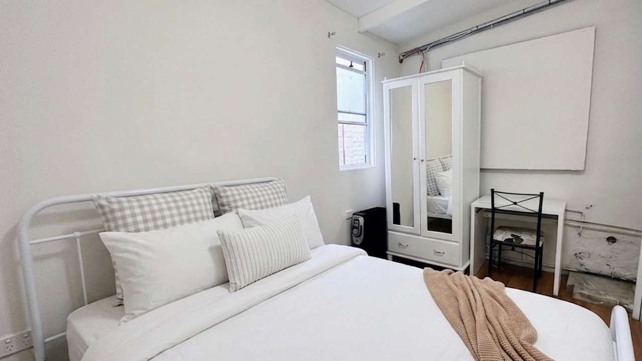 Furnished room in a flatshare
