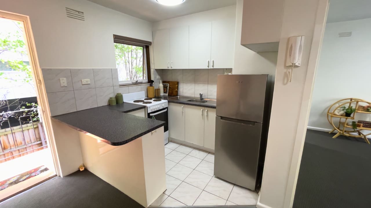 Whole property with 1 room for rent