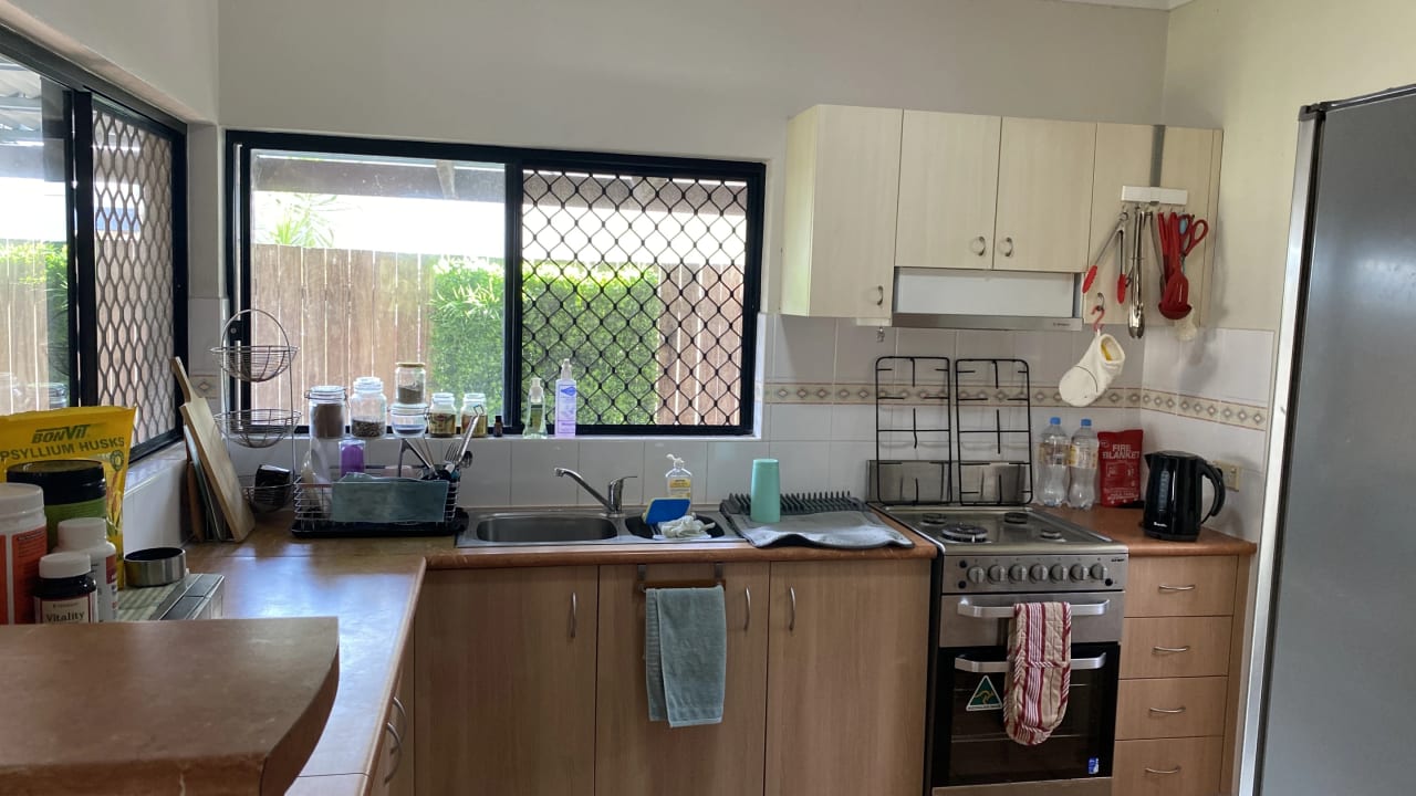 Room in a share house
