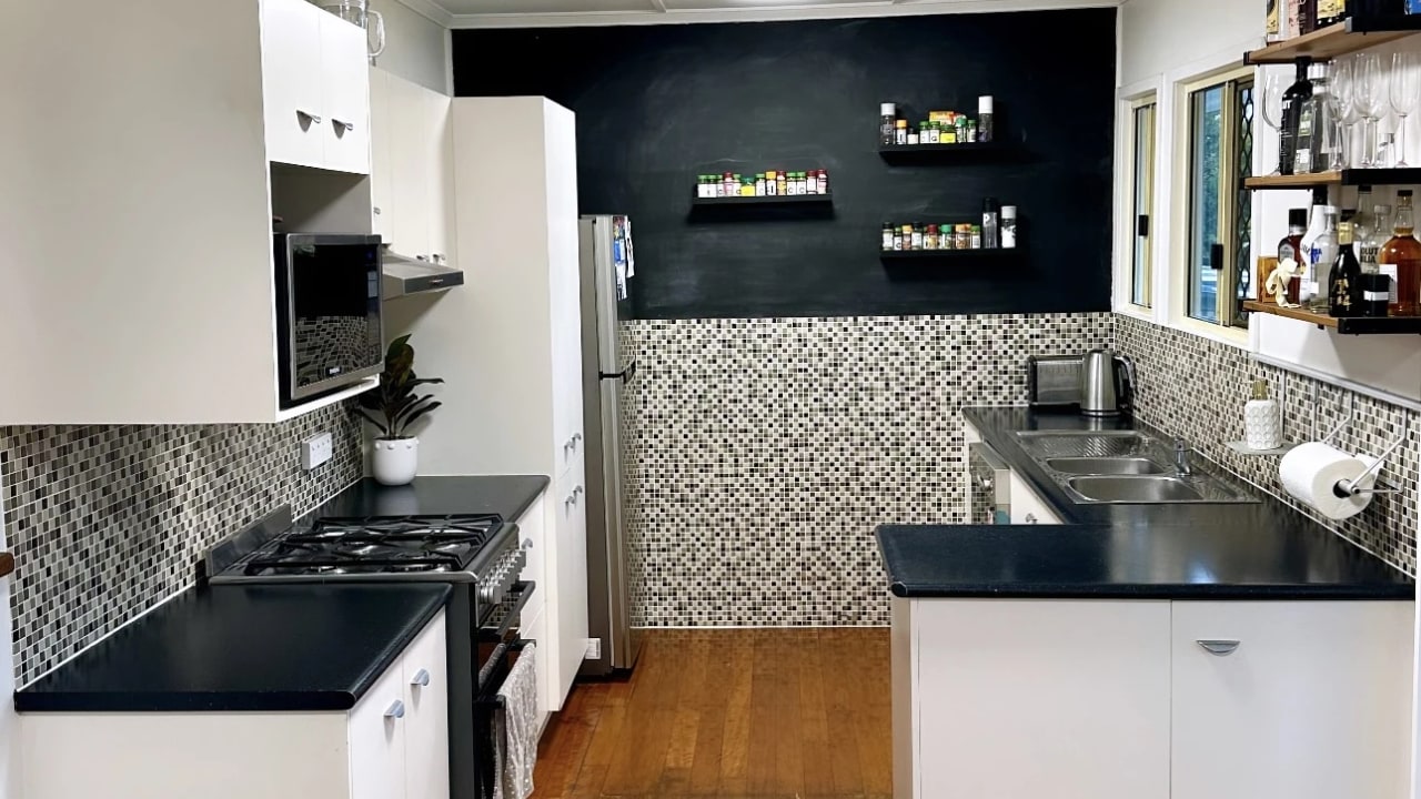 Room in a share house