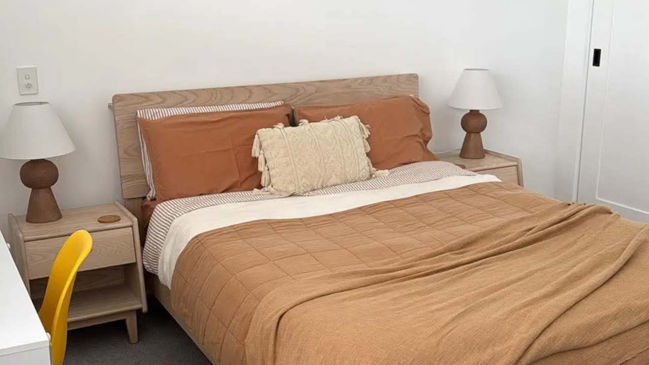 Furnished room with own bathroom