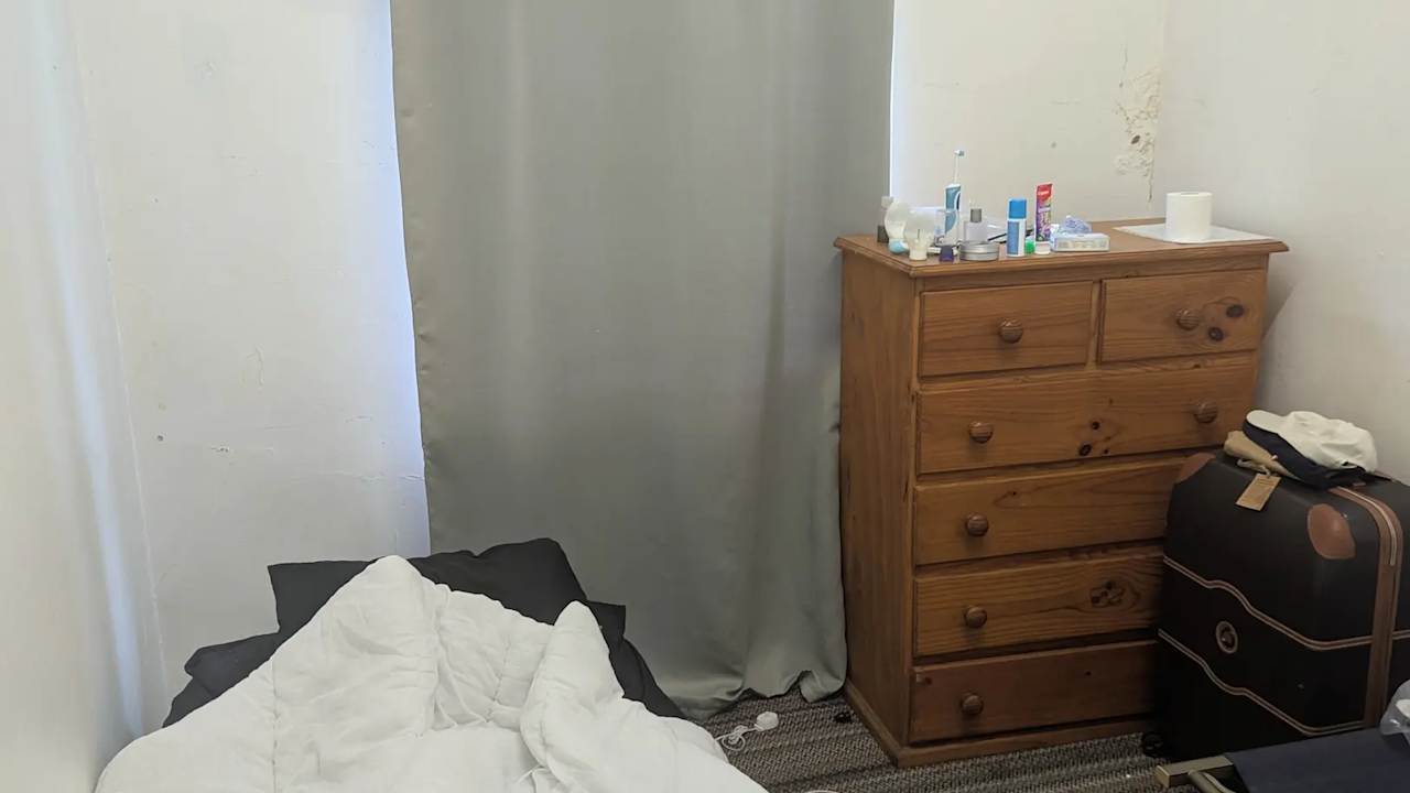 Room in a share house