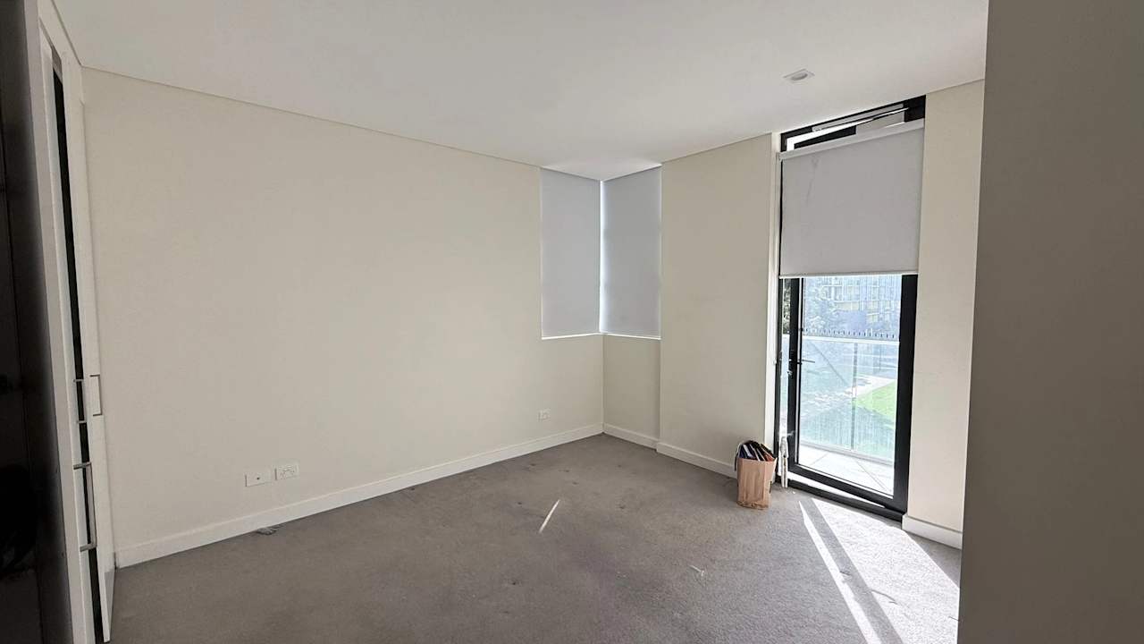 Unfurnished room with ensuite in a flatshare