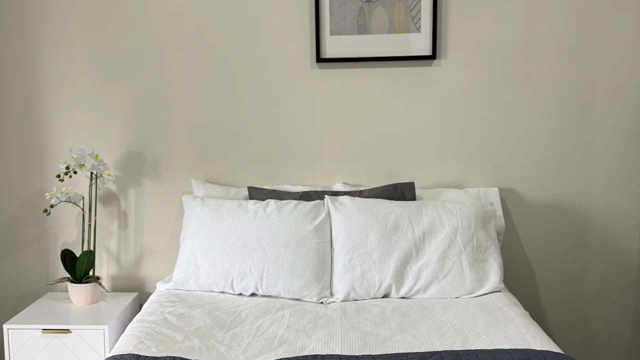 Furnished room in a flatshare