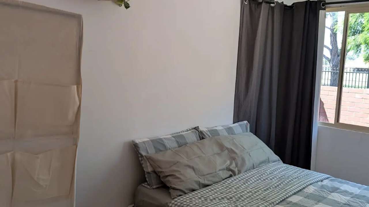 Room in a share house