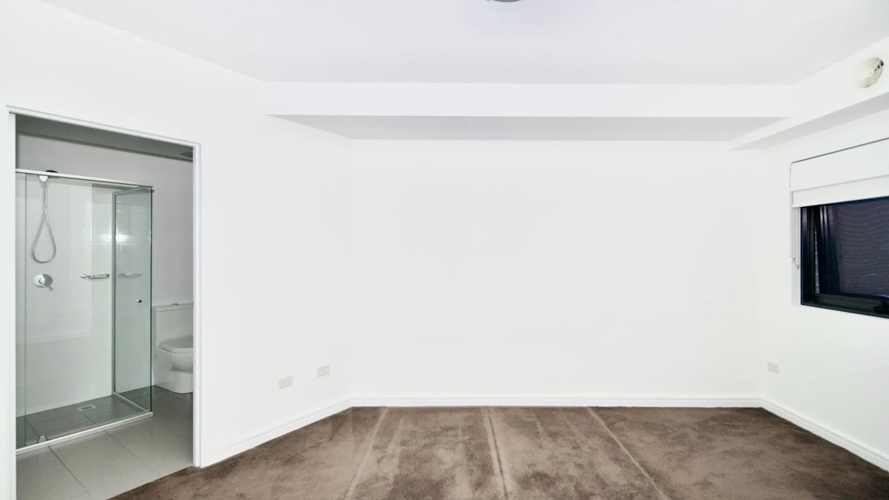 Unfurnished room with ensuite in a flatshare