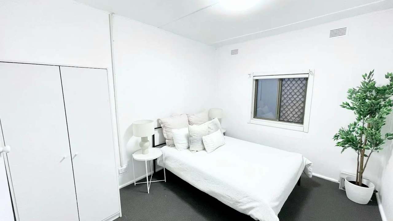Room in a share house
