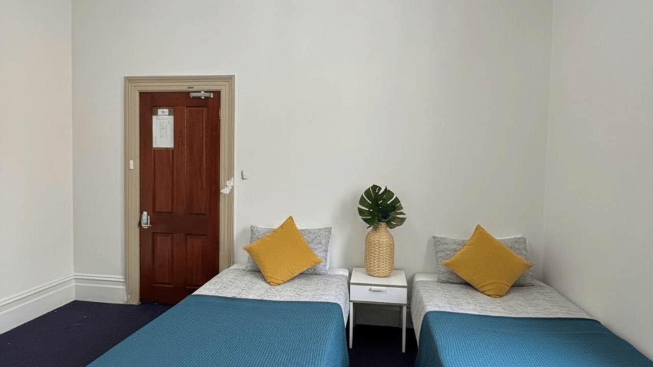 Furnished room in a flatshare