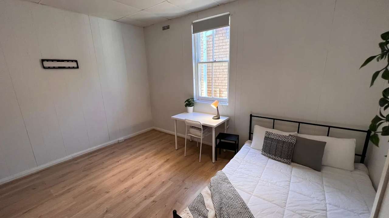 Furnished room in a flatshare