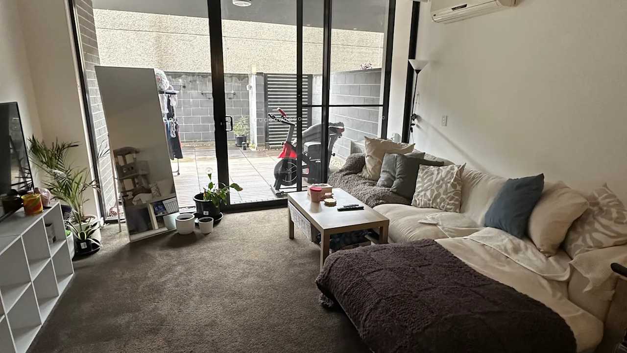 Unfurnished room with ensuite in a flatshare