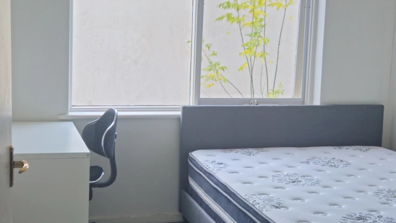 Furnished room in a flatshare