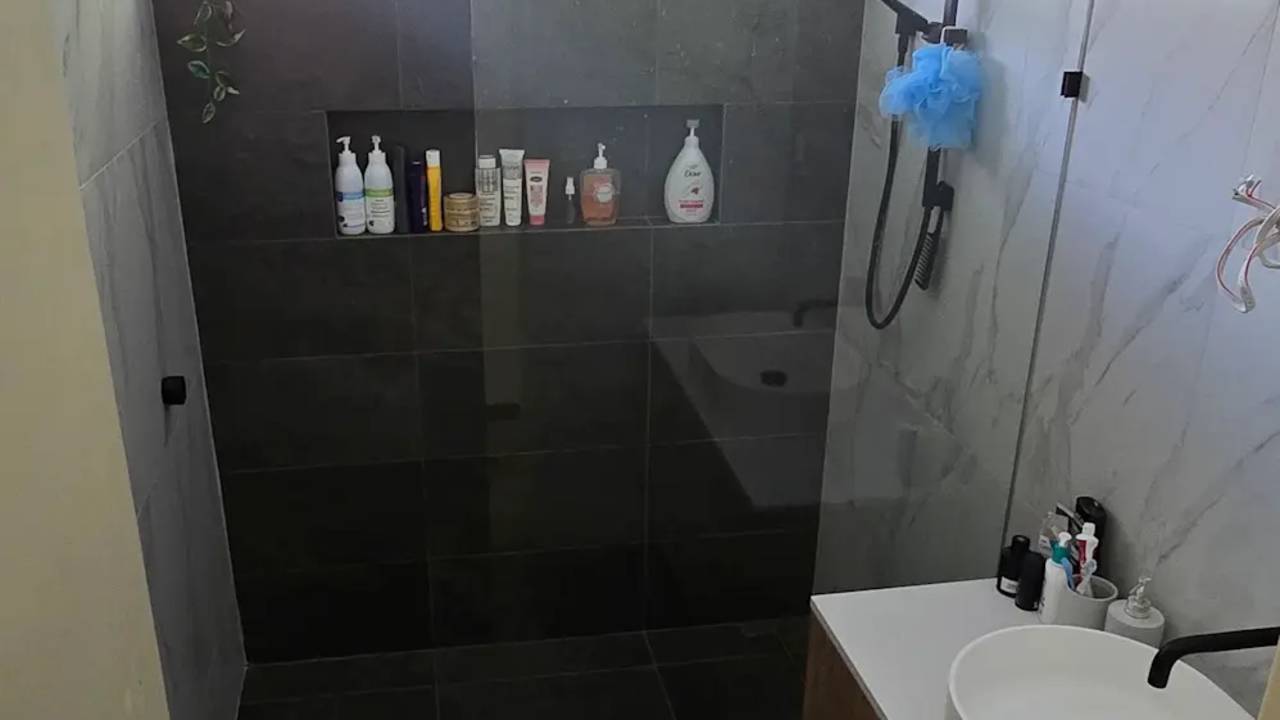 Room in a share house