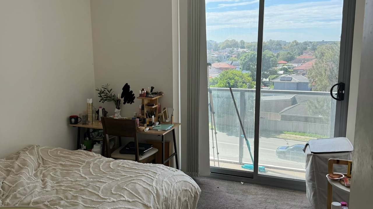 Furnished room in a flatshare