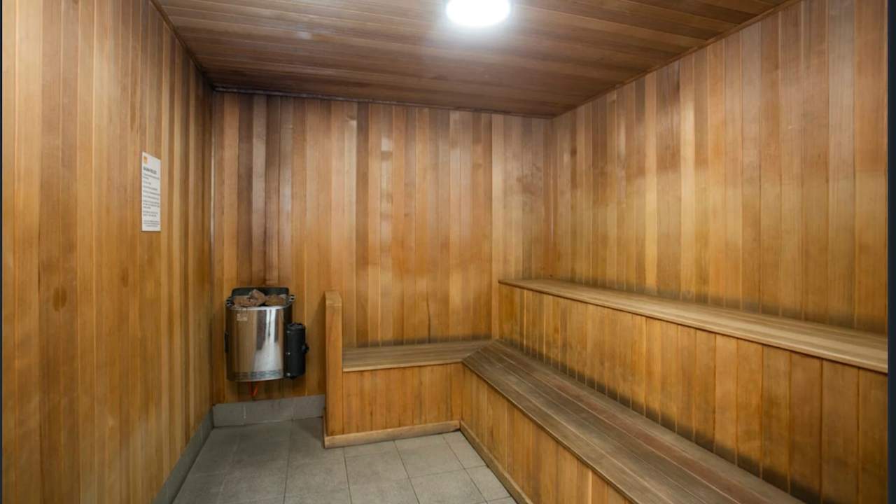 Furnished room with ensuite in a flatshare