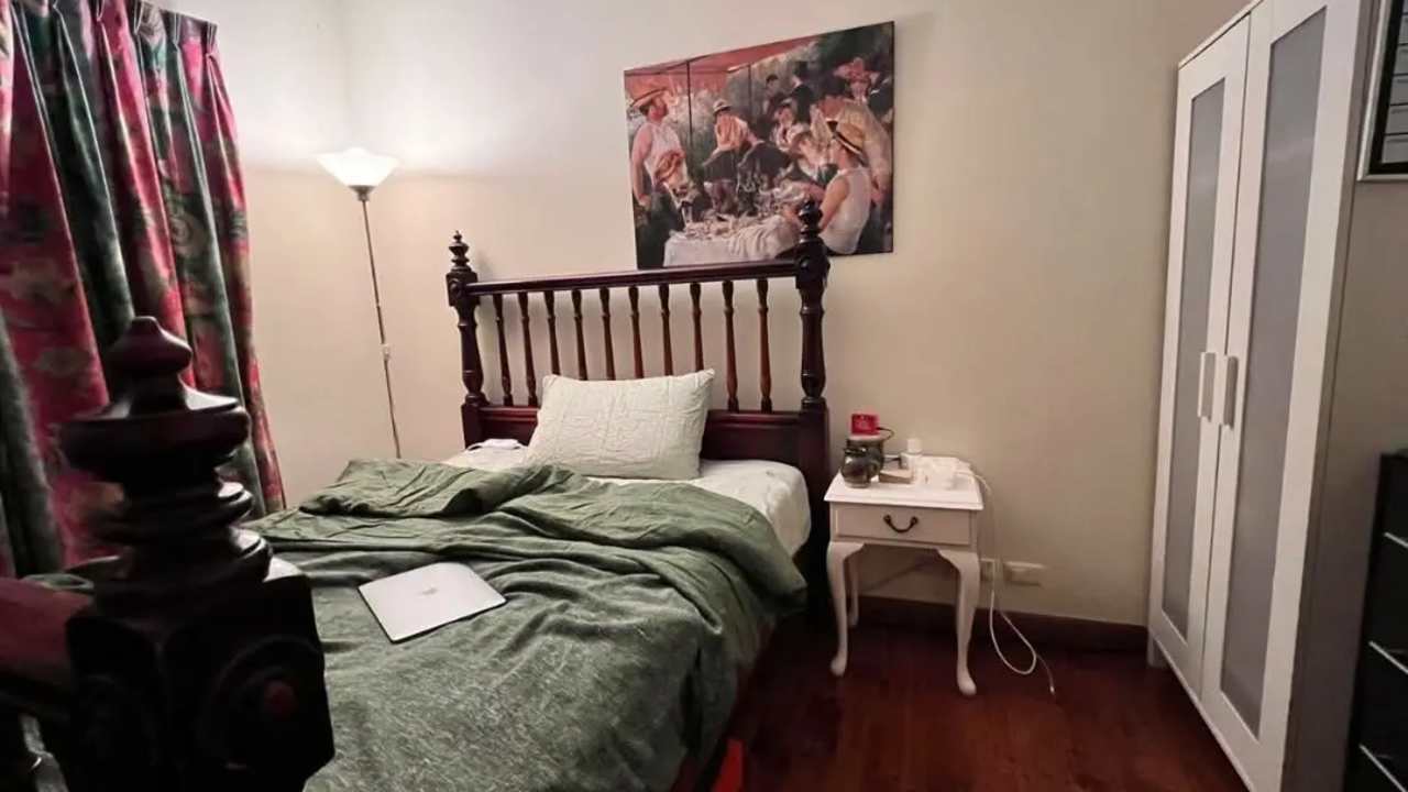 Furnished room in a share house