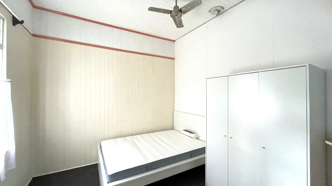 Room in a share house