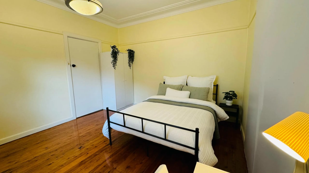 Furnished room in a share house