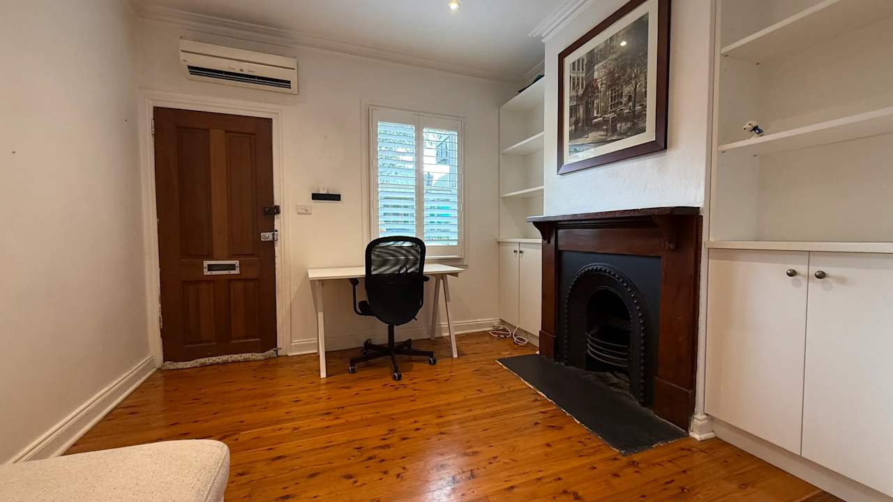 Furnished room in a share house